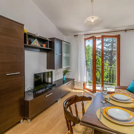 Lovely In With Kitchen Apartment Novi Vinodolski