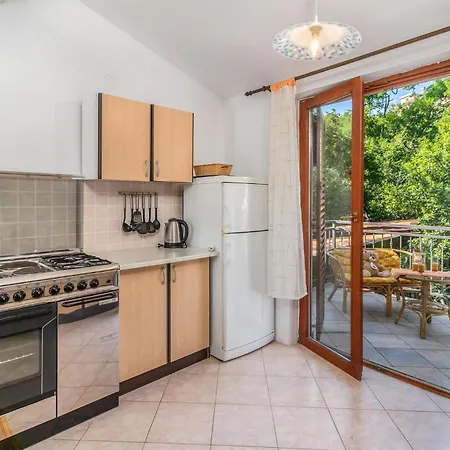 Lovely In With Kitchen Apartment