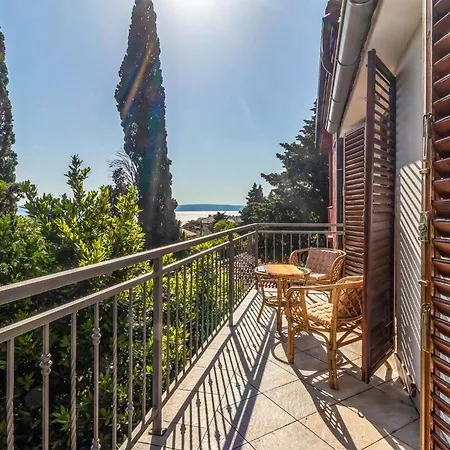 Lovely In With Kitchen Apartment